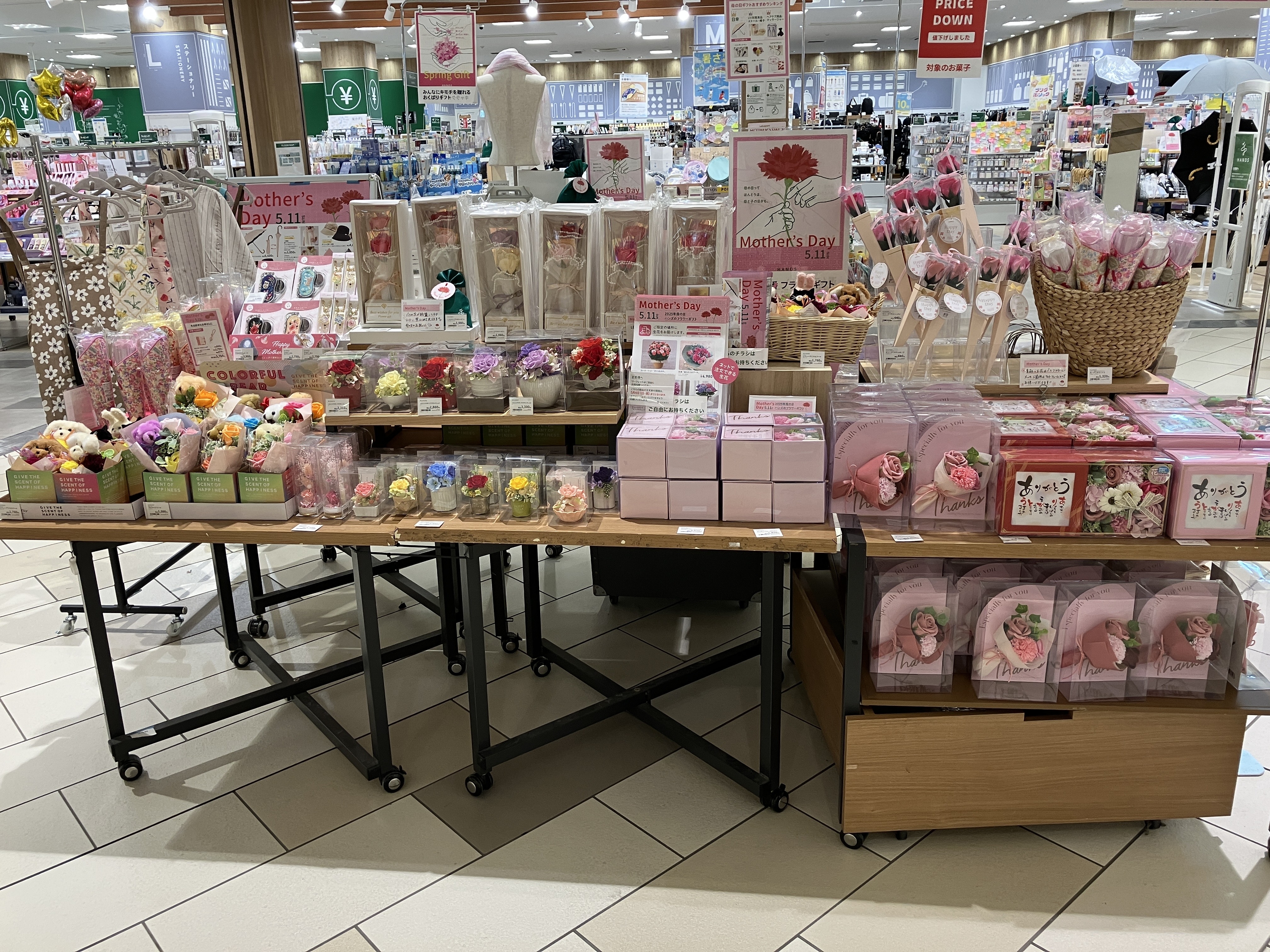 【ららぽーと湘南平塚店】お母さんに似合うギフトを選んでみませんか？